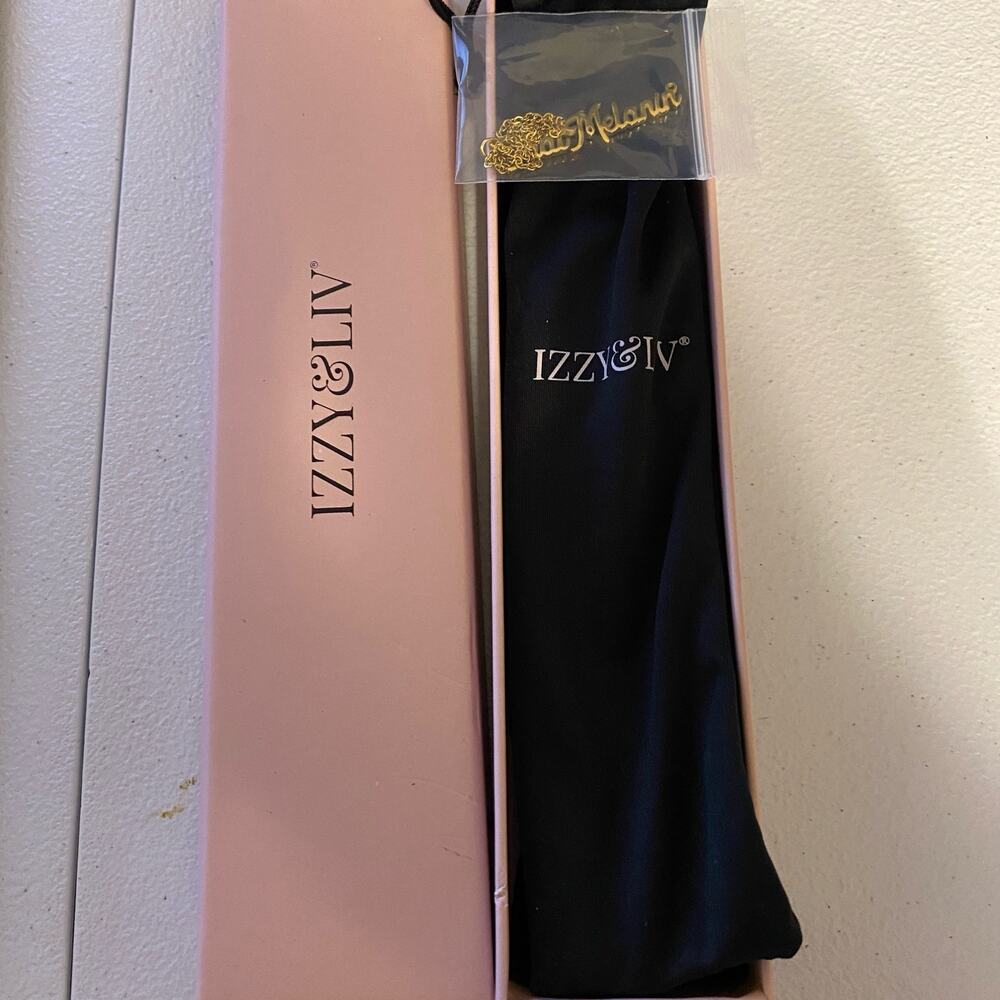 Izzy and Liv Pink Tone Watch with “That Melanin” Pendant New in Box - Picture 7 of 13